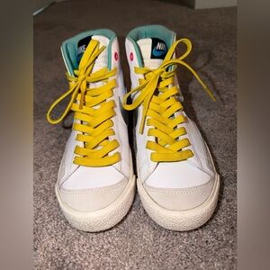 Nike Blazer Mid 77’ GS White/ Blue Flower Power Size 4 Youth,  5.5-6 Women’s